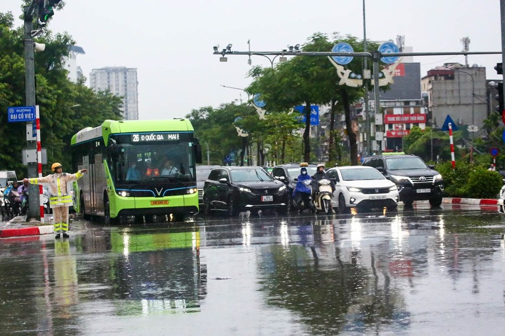 Hà Nội: Đồng loạt ra quân tổng chỉnh trang hạ tầng giao thông đô thị phục vụ dịp lễ Quốc khánh 2.9 - ảnh 1