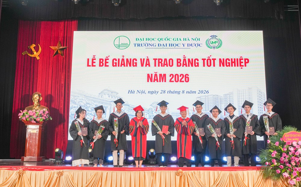 Lời nhắn nhủ của Hiệu trưởng Trường ĐH Y Dược tới hơn 400 tân bác sĩ, dược sĩ - ảnh 2