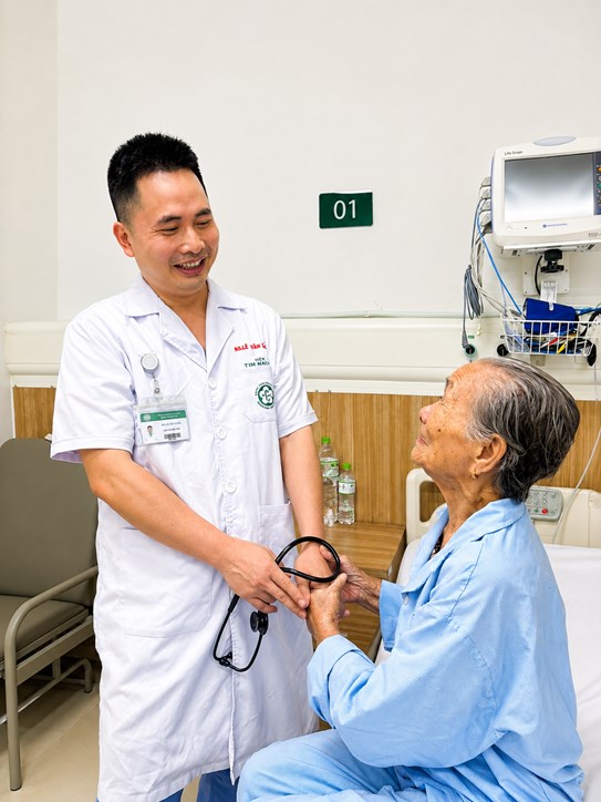 Ứng trực 24/7, không gián đoạn khám, chữa bệnh trong dịp nghỉ lễ Quốc khánh 2.9 - ảnh 3