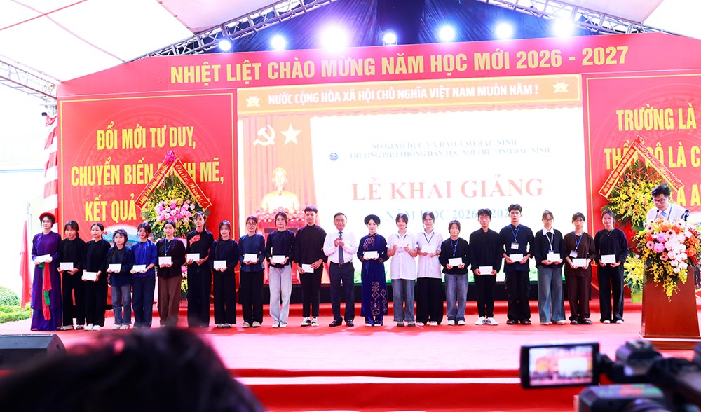 Thường trực Ban Bí thư Trần Cẩm Tú dự Lễ khai giảng tại Bắc Ninh - ảnh 4