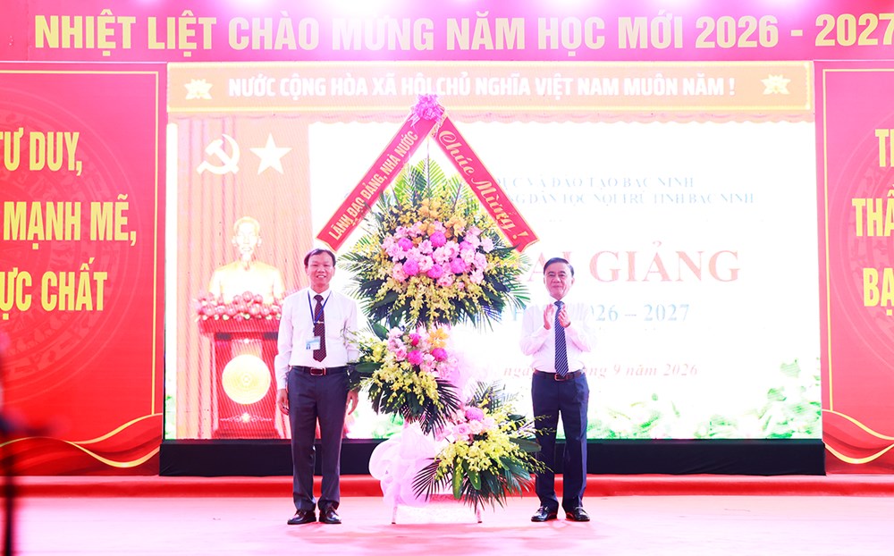 Thường trực Ban Bí thư Trần Cẩm Tú dự Lễ khai giảng tại Bắc Ninh - ảnh 2
