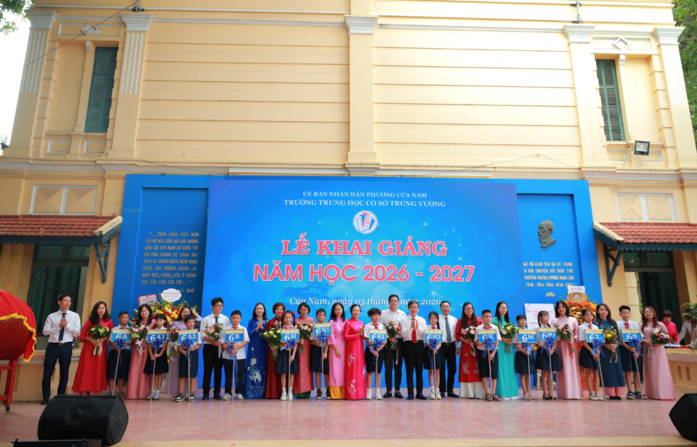 Tưng bừng khai giảng ở ngôi trường hơn 100 năm tuổi giữa lòng Hà Nội - ảnh 4