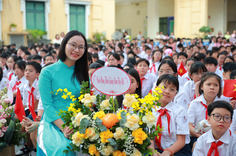 Tưng bừng khai giảng ở ngôi trường hơn 100 năm tuổi giữa lòng Hà Nội - ảnh 5