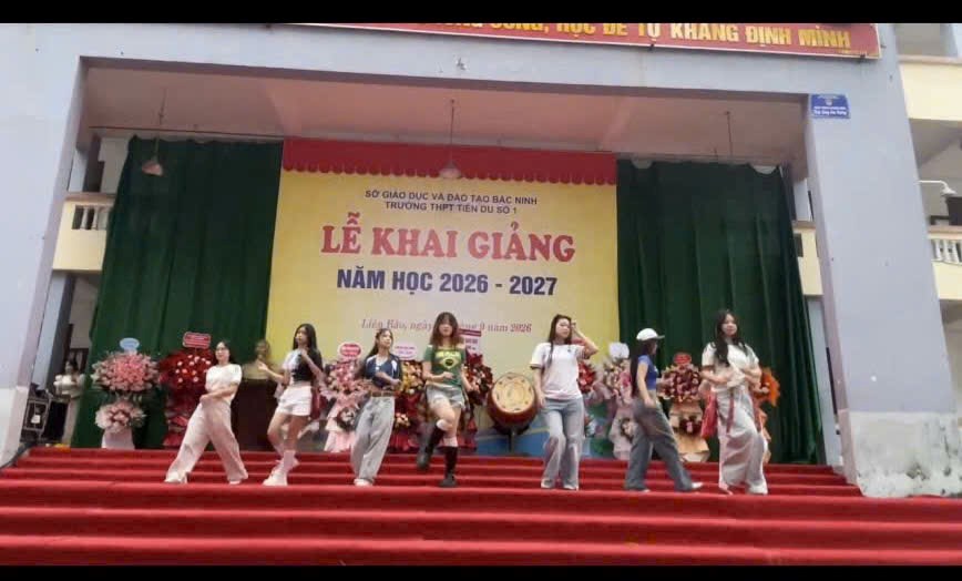 Rút kinh nghiệm sau tiết mục văn nghệ tại lễ khai giảng ở Bắc Ninh - ảnh 2