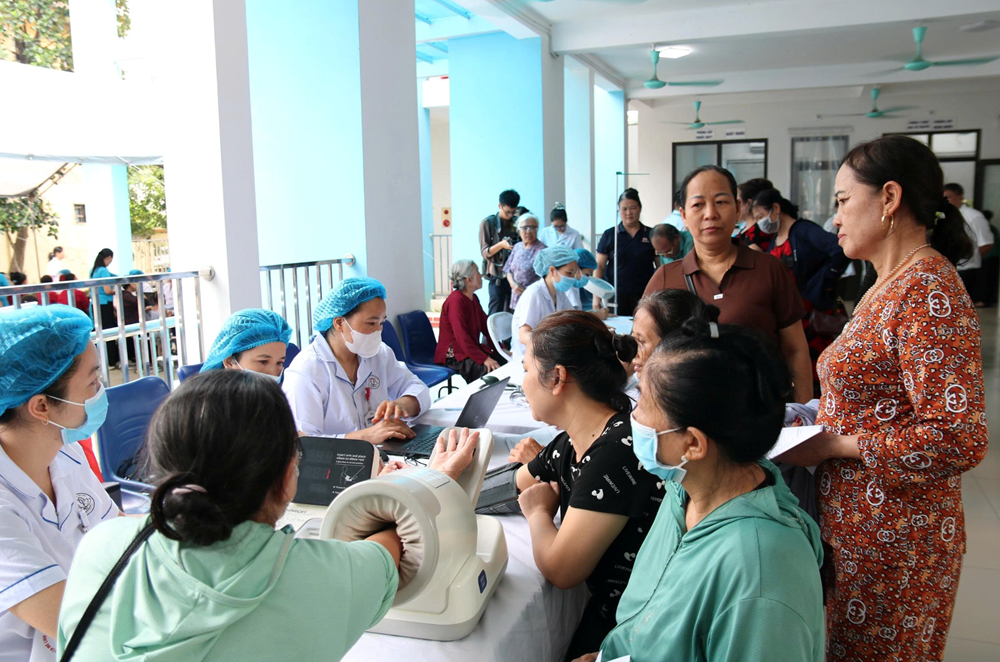 Bộ Y tế tháo gỡ nhiều vướng mắc trong công tác khám sức khỏe định kỳ miễn phí toàn dân - ảnh 1