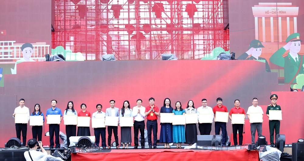 Khép lại Hành trình “Tôi yêu Tổ quốc tôi” 2026: Hơn 3.000 hoạt động của thanh niên về với các địa chỉ đỏ - ảnh 4