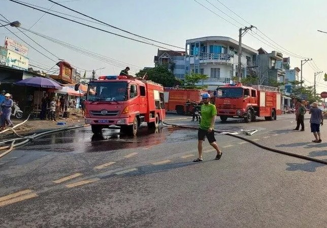 Cháy cửa hàng điện lạnh ở Quảng Nam - ảnh 2