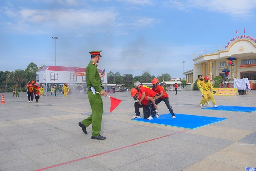 Hội thi thực hành nghiệp vụ chữa cháy và cứu nạn, cứu hộ năm 2024 - ảnh 3