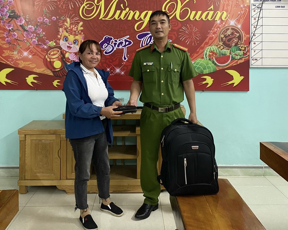 Nhận lại tài sản thất lạc gần 100 triệu đồng, người dân viết thư cảm ơn Công an - ảnh 2