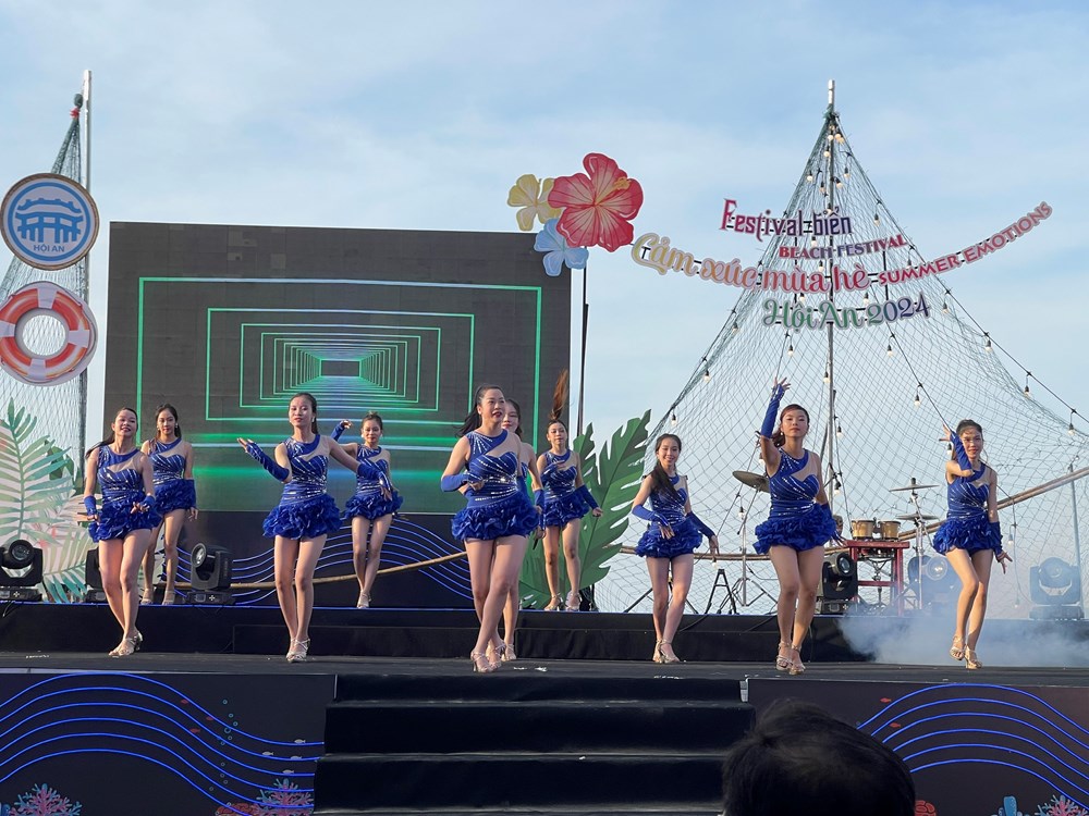 Người dân và du khách hòa mình với “Cảm xúc mùa hè” Hội An - ảnh 7