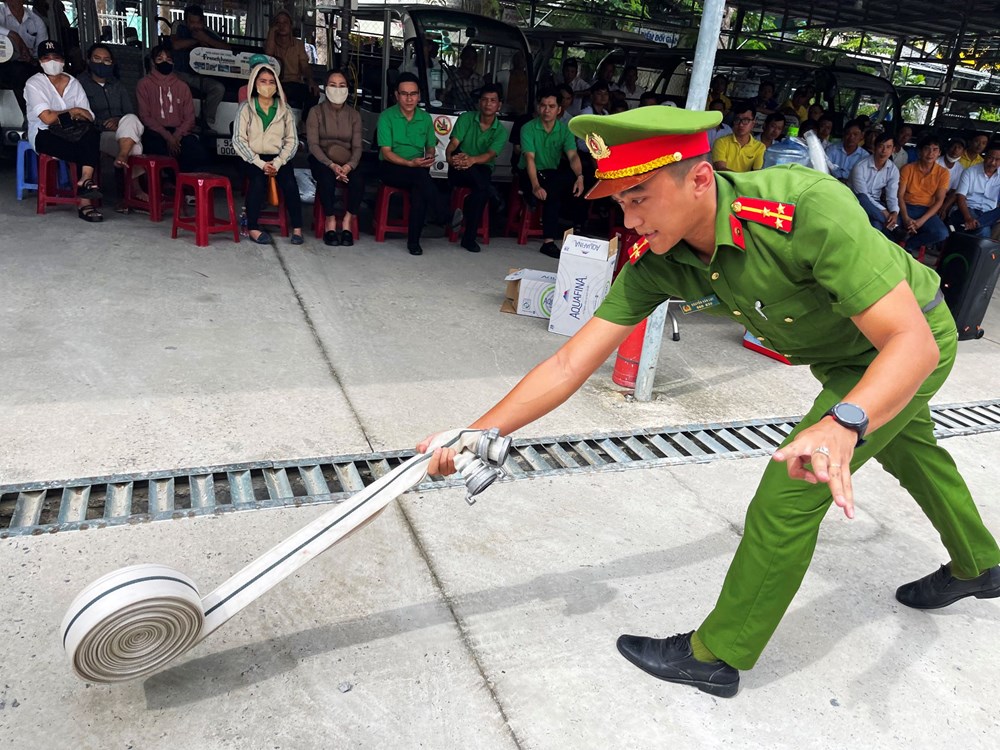 Huấn luyện nghiệp vụ cho lực lượng PCCC cơ sở ở Hội An - ảnh 2