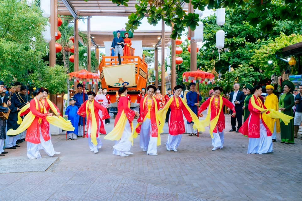 "Khâm phục và biết ơn khi người dân Hội An đang thực hiện những đức tính tốt đẹp của Nhật Bản mà nhiều người Nhật đã lãng quên" - ảnh 6