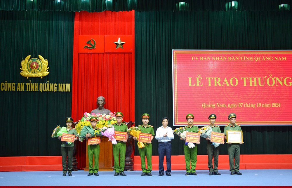 Khen thưởng nhiều tập thể, cá nhân Công an về thành tích đấu tranh với tội phạm - ảnh 1