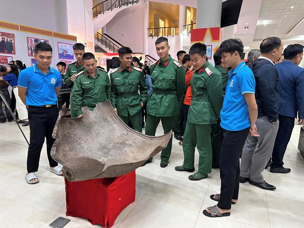 Triển lãm thành tựu 80 năm xây dựng, chiến đấu và trưởng thành của QĐND Việt Nam - ảnh 2