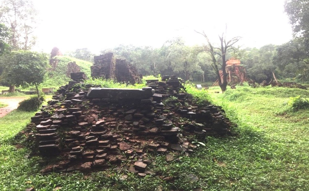 Current status of tower group E, F My Son before the conservation project implementation - photo 4