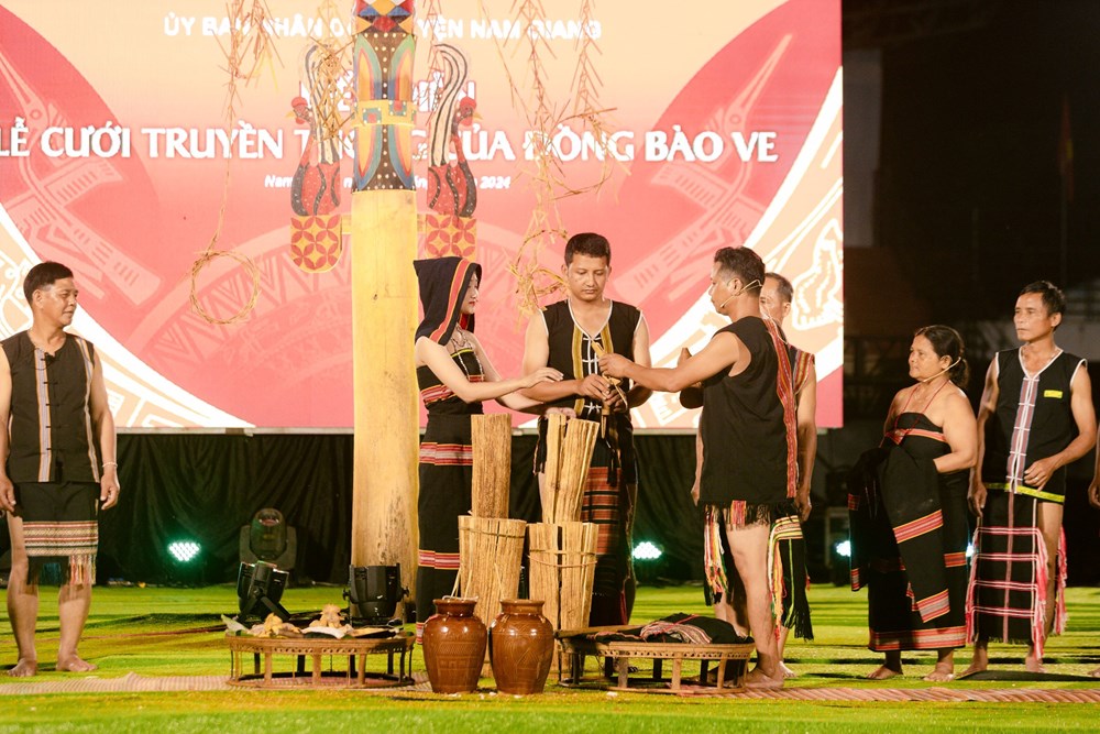 Độc đáo nghi thức lễ cưới của người Ve - ảnh 3