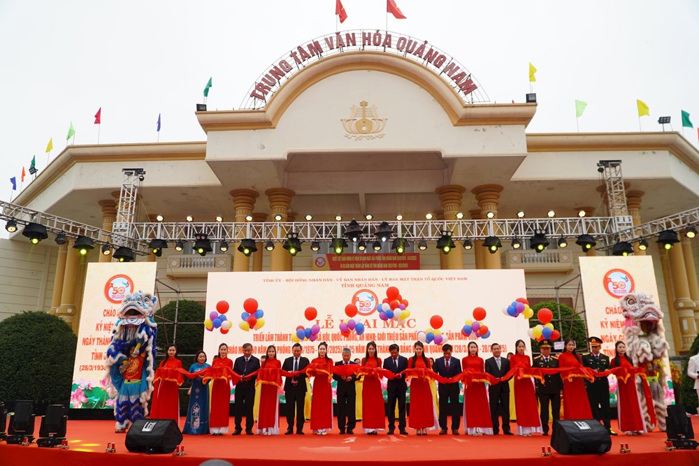 Khai mạc Triển lãm, trưng bày các thành tựu kinh tế - xã hội, quốc phòng, an ninh - ảnh 1
