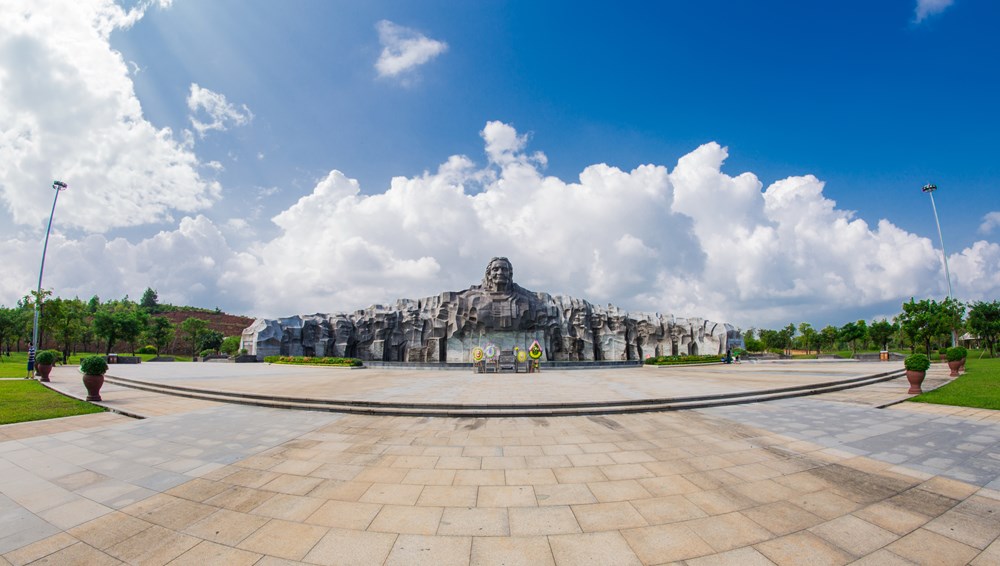 Tượng đài Mẹ Việt Nam anh hùng được vinh danh là công trình kiến trúc tiêu biểu của các tỉnh, thành phía Nam - ảnh 1