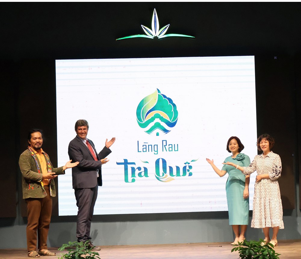 Bàn giao Bộ nhận diện thương hiệu làng rau Trà Quế - ảnh 1