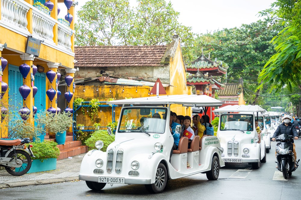 Đề xuất đặt biển báo 30km/h trên một số tuyến đường, tháo gỡ khó khăn cho xe điện ở Hội An - ảnh 2