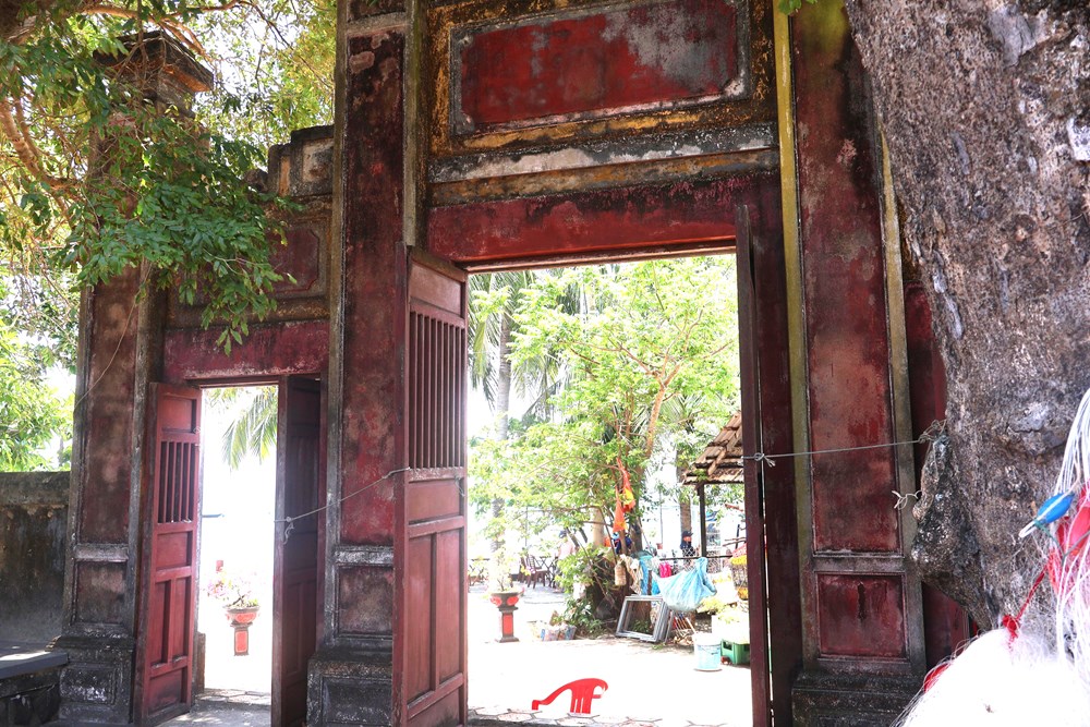 Đến Cù Lao Chàm, khám phá di tích miếu tổ nghề yến hơn 170 năm tuổi - ảnh 6