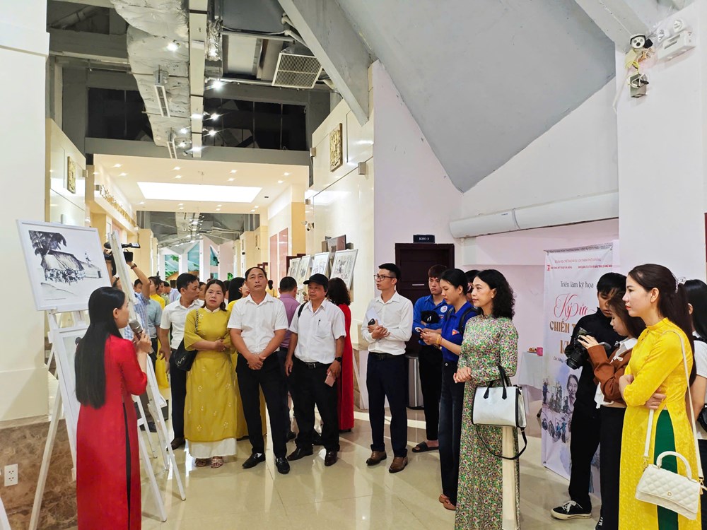 Khai mạc triển lãm ký họa “Ký ức chiến trường khu V” - ảnh 3