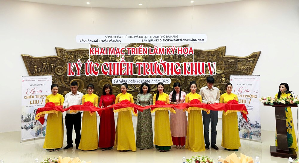 Khai mạc triển lãm ký họa “Ký ức chiến trường khu V” - ảnh 1
