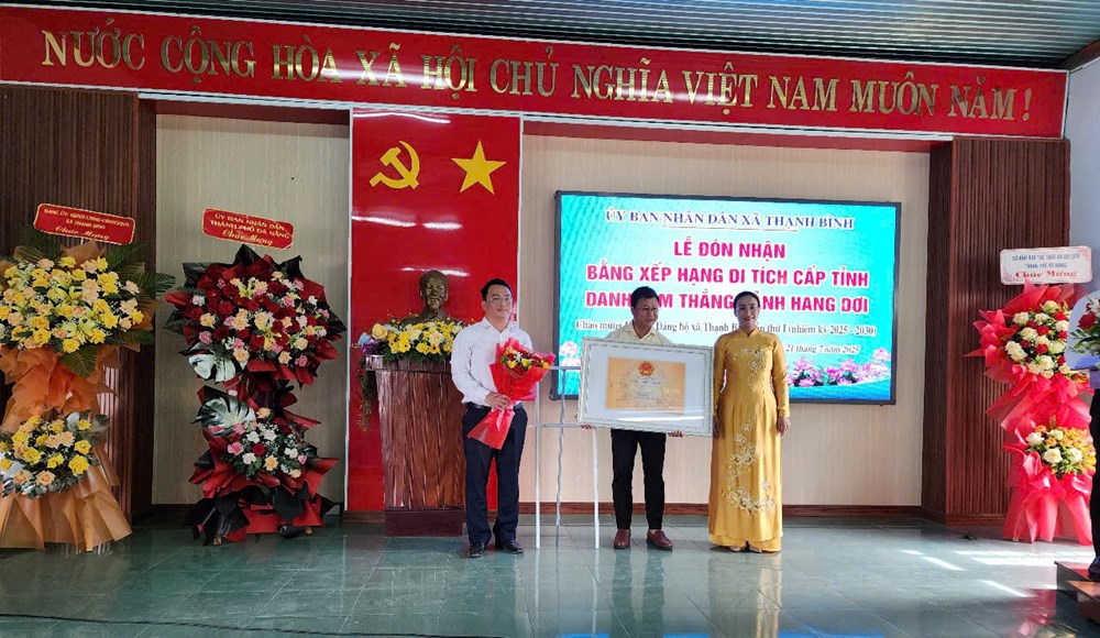 Danh lam thắng cảnh Hang Dơi đón nhận bằng xếp hạng di tích - ảnh 1