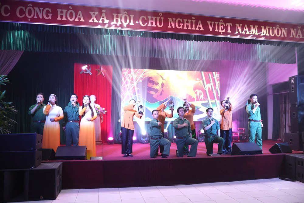 “Bài ca không quên” tri ân các anh hùng liệt sĩ, thương bệnh binh - ảnh 2
