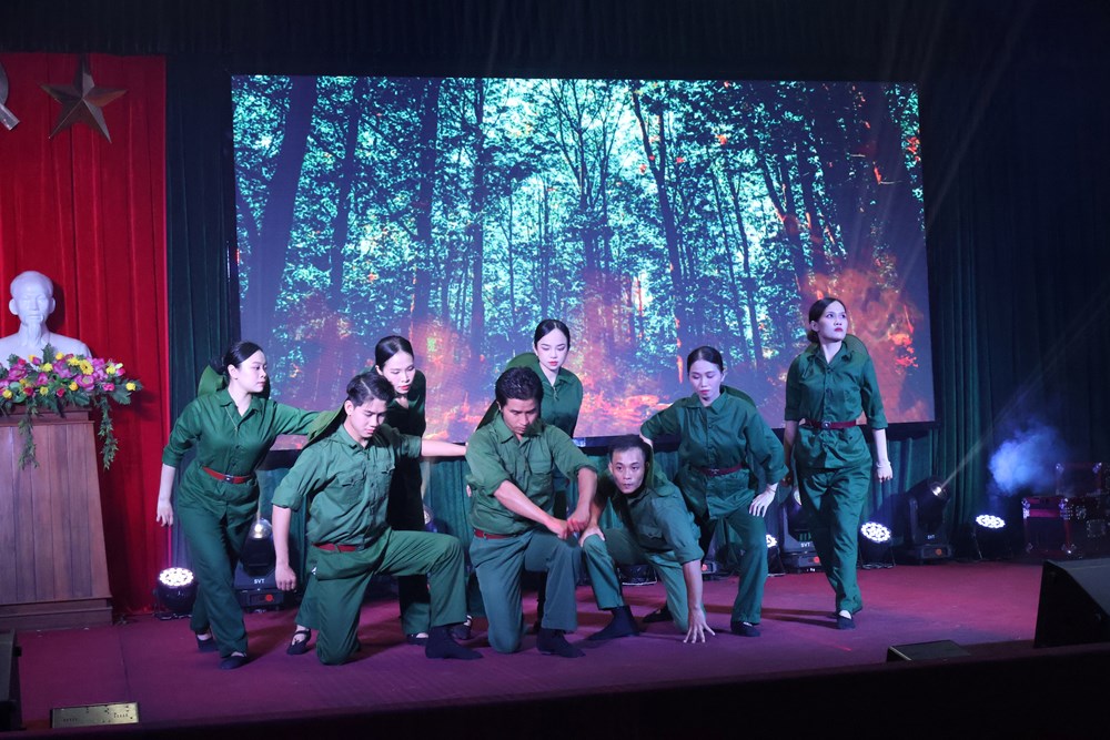 “Bài ca không quên” tri ân các anh hùng liệt sĩ, thương bệnh binh - ảnh 4