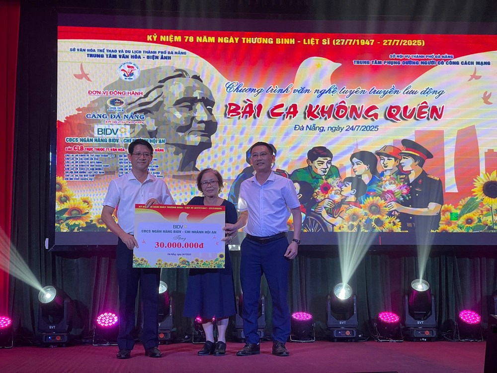 “Bài ca không quên” tri ân các anh hùng liệt sĩ, thương bệnh binh - ảnh 9