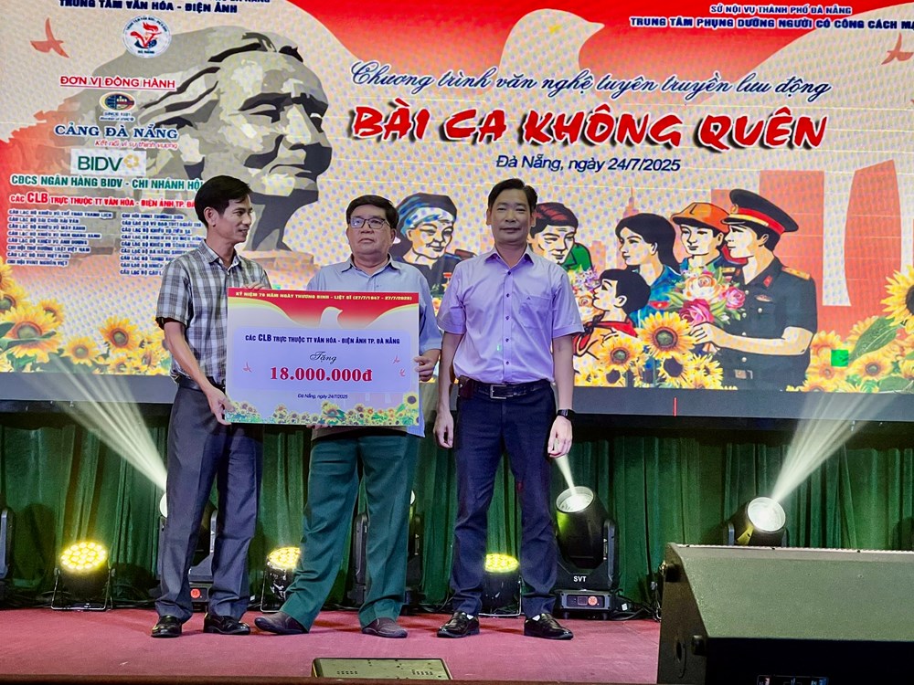 “Bài ca không quên” tri ân các anh hùng liệt sĩ, thương bệnh binh - ảnh 10