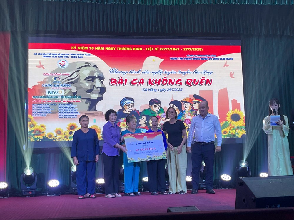 “Bài ca không quên” tri ân các anh hùng liệt sĩ, thương bệnh binh - ảnh 8