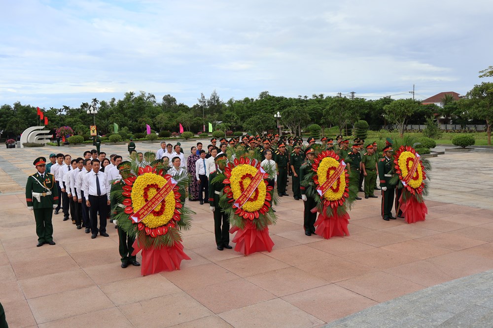 Bộ VHTTDL dâng hương, tri ân gia đình liệt sĩ nhân kỷ niệm 78 năm Ngày Thương binh - Liệt sĩ - ảnh 1