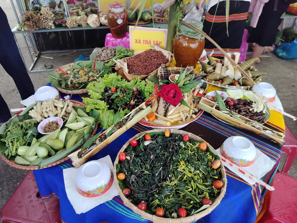 200 cây sâm “so tài” tại Hội thi sâm Ngọc Linh - ảnh 8