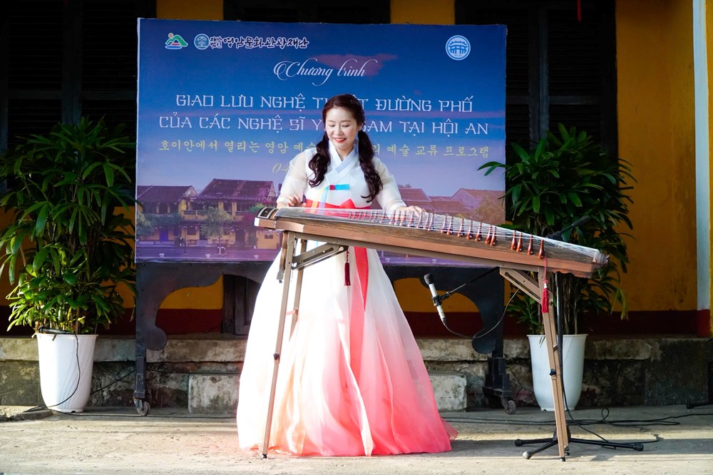  Nghệ sĩ Hàn Quốc giao lưu, biểu diễn tại phố cổ Hội An - ảnh 3