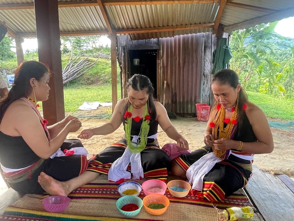 Giữ nghề truyền thống, giữ hồn văn hóa của đồng bào Ca Dong - ảnh 4
