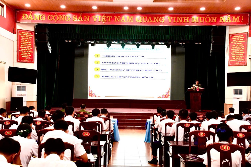 Vùng Cảnh sát biển 2 tập huấn nghiệp vụ phòng, chữa cháy năm 2025 - ảnh 1