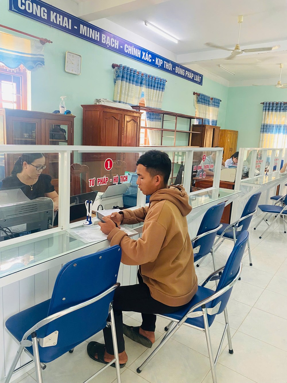 105 sinh viên về xã, phường hỗ trợ chính quyền 2 cấp - ảnh 3