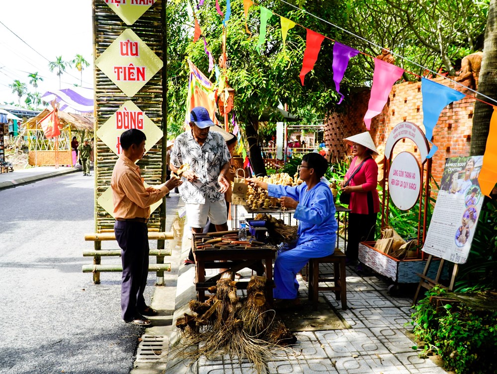 Làng gốm Thanh Hà rộn ràng khai hội  - ảnh 2