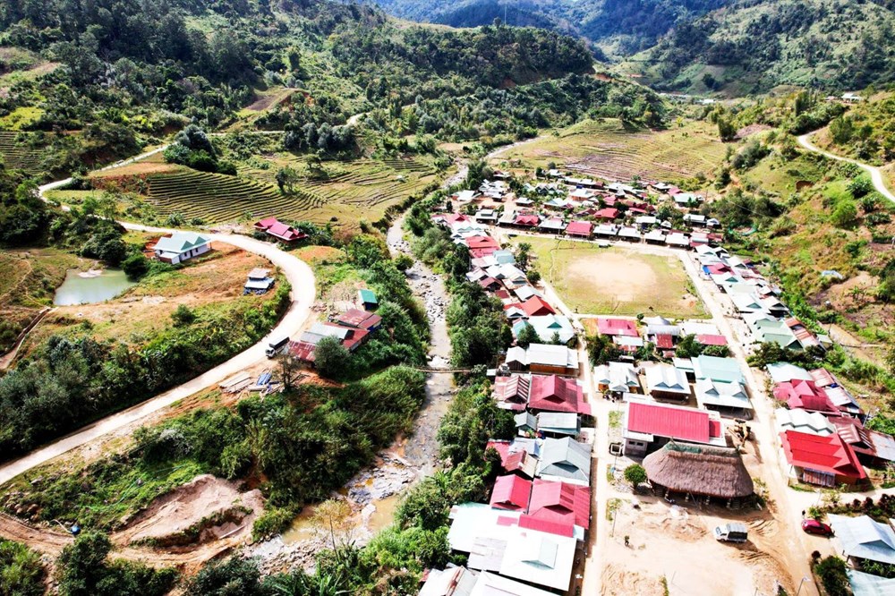 Đầu tư toàn diện, bảo tồn văn hóa để phát triển các xã miền núi - ảnh 1