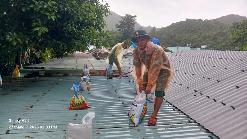 Thành lập Ban chỉ huy tiền phương ứng phó bão số 10 - ảnh 1