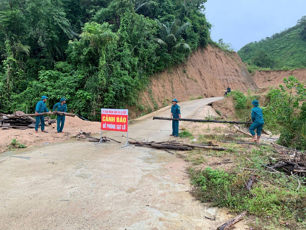 Các xã vùng cao Đà Nẵng gấp rút triển khai phòng chống bão số 10 - ảnh 4