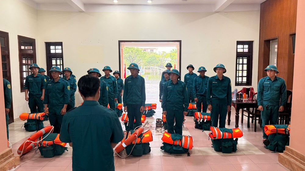 Thành lập Ban chỉ huy tiền phương ứng phó bão số 10 - ảnh 4