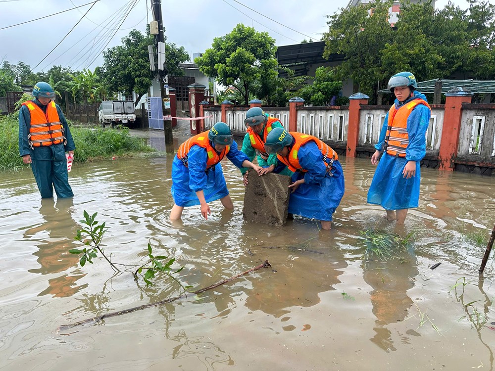 Thành lập Ban chỉ huy tiền phương ứng phó bão số 10 - ảnh 2