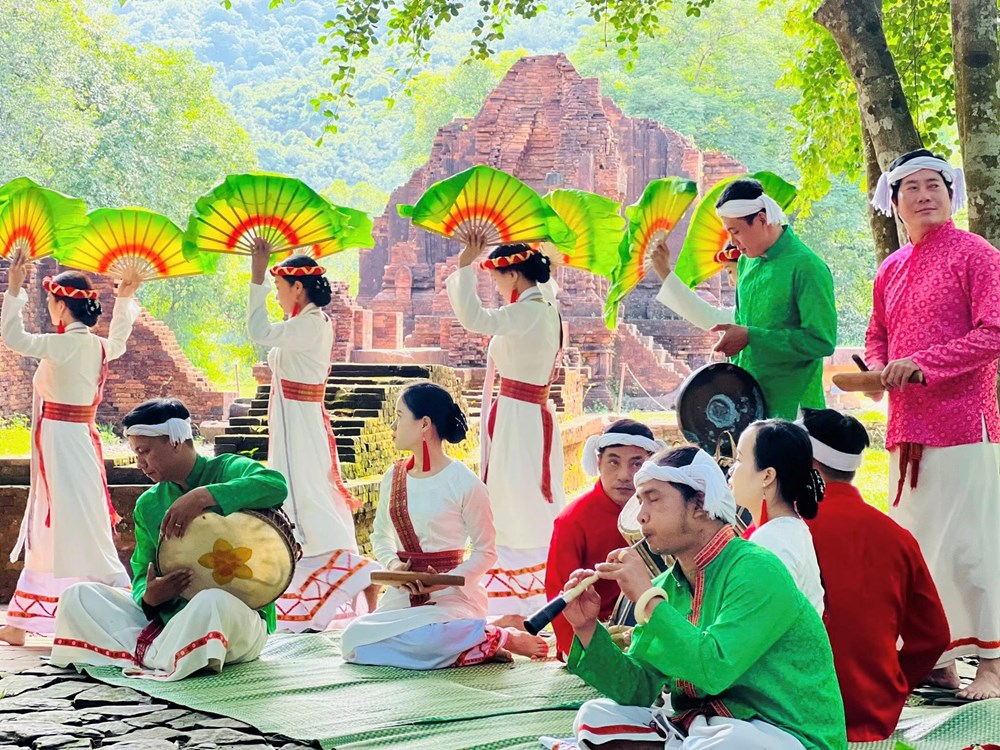 Nhiều chương trình khuyến mãi dành cho khách đoàn tham quan Mỹ Sơn - ảnh 3
