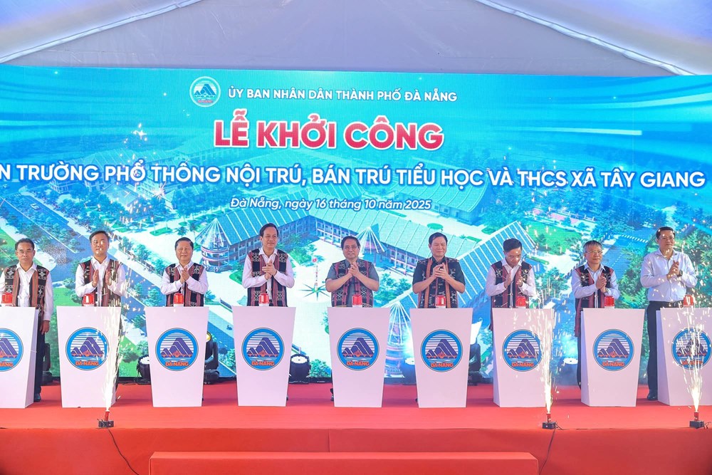 Thủ tướng Phạm Minh Chính dự khởi công trường học tại xã biên giới Tây Giang - ảnh 1