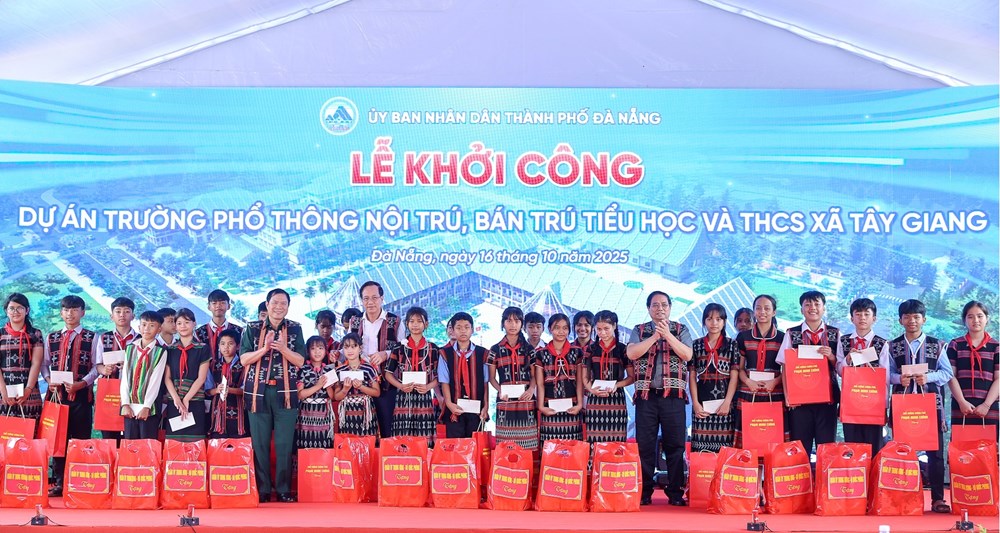 Thủ tướng Phạm Minh Chính dự khởi công trường học tại xã biên giới Tây Giang - ảnh 5