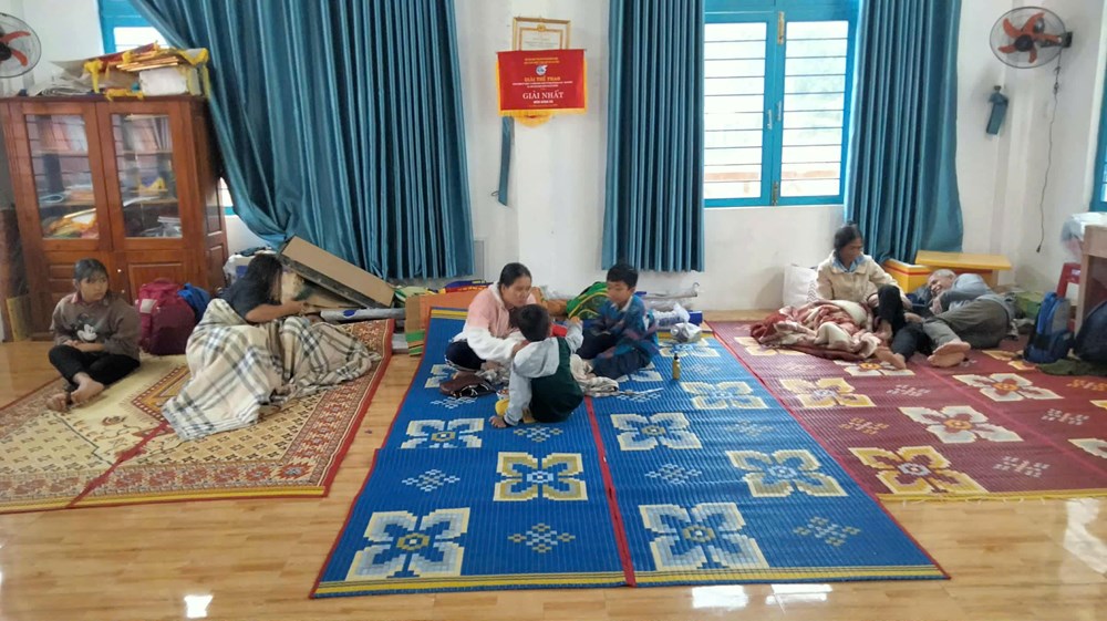 Tập trung ứng phó và khắc phục hậu quả do mưa lũ, sạt lở đất đá - ảnh 4