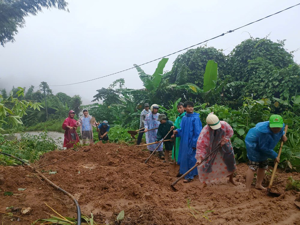 Lũ tiếp tục lên nhanh, khẩn trương di dời dân vùng ngập lũ đến nơi trú ẩn an toàn - ảnh 5